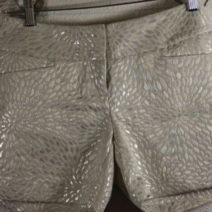 NWT The Limited Off White/Silver Tone Shorts sz0